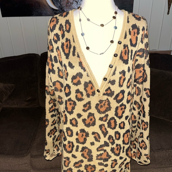 Lucky & Blessed • Women • Safari Design • Large • Brown/ Black •Tunic Sweater - Picture 2 of 16
